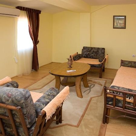 Hotel Uni Palas II Кавадарци Екстериор снимка