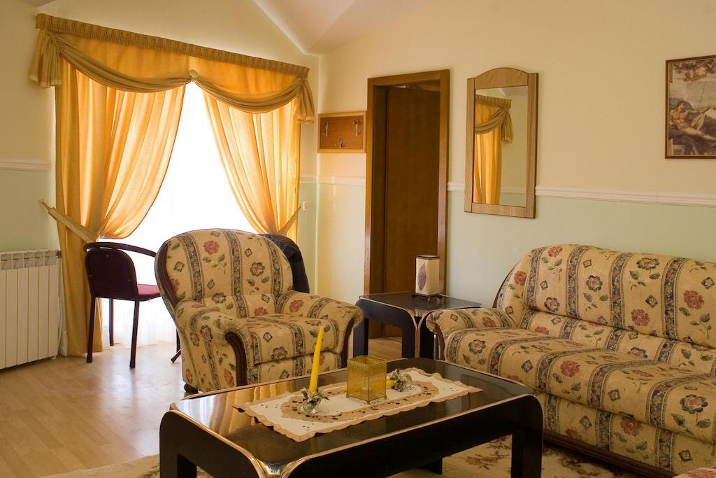 Hotel Uni Palas II Кавадарци Стая снимка