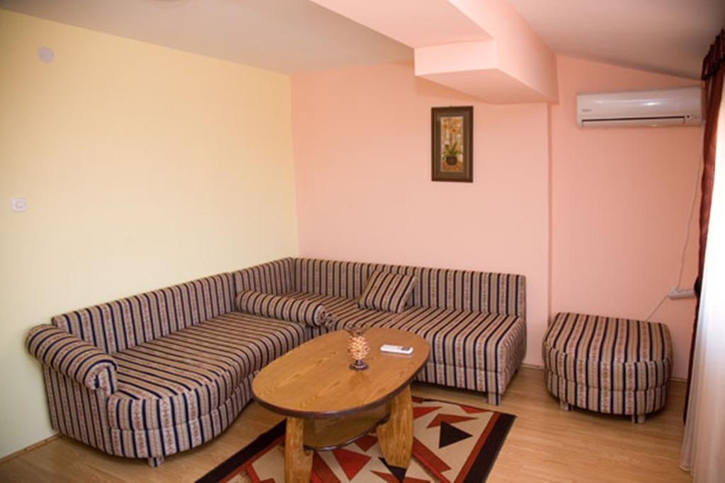 Hotel Uni Palas II Кавадарци Стая снимка