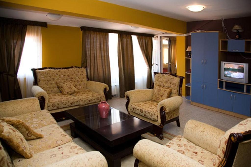 Hotel Uni Palas II Кавадарци Екстериор снимка