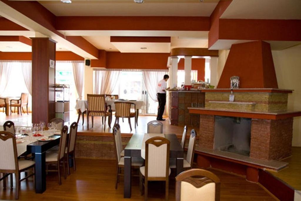 Hotel Uni Palas II Кавадарци Екстериор снимка