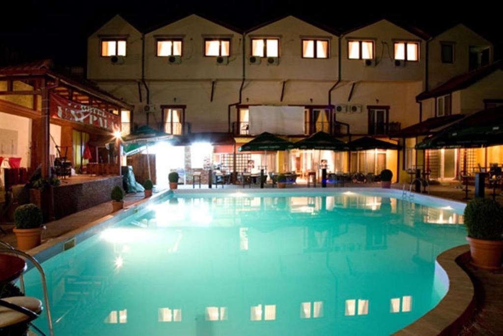 Hotel Uni Palas II Кавадарци Екстериор снимка